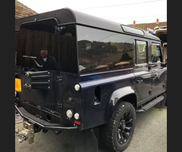 Defender 110 5DR & 110 Utility Glass Package Fitted in our Transform 4x4 Workshop